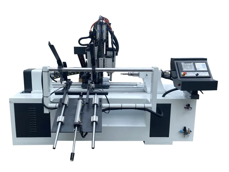 Torno CNC para madera de 4 ejes