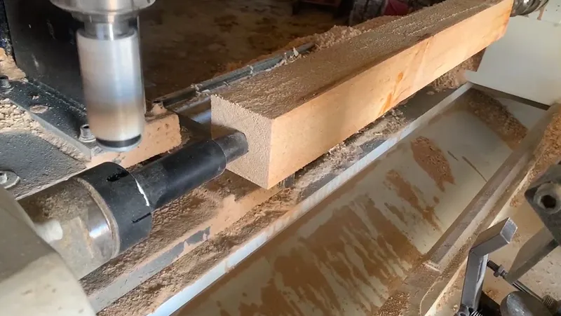 Torno CNC para madera de 4 ejes