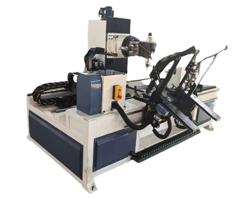 Torno CNC para madera de 5 ejes