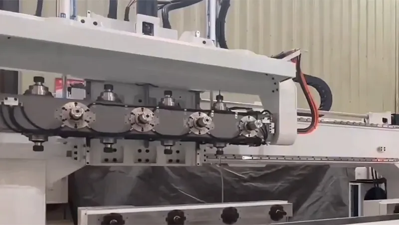 Centro de mecanizado CNC de 5 ejes, con 4 cabezales