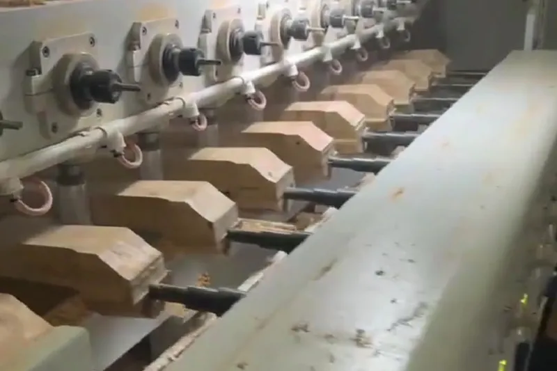 Centro de mecanizado CNC de 5 ejes, con 8 cabezales