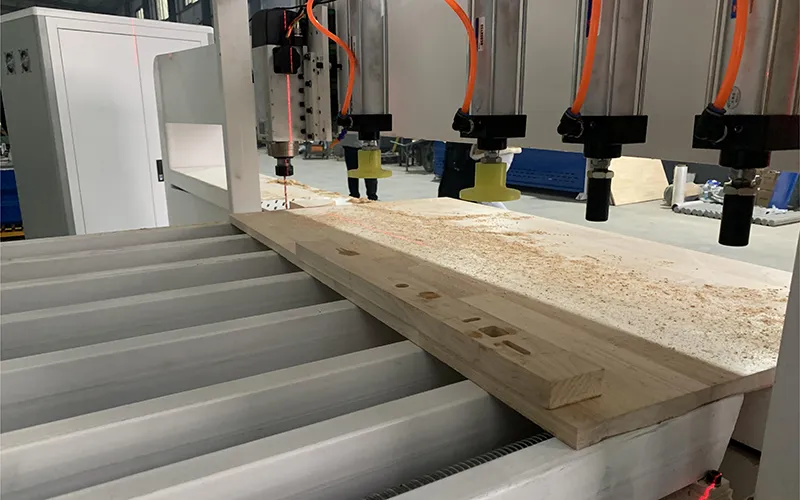 Máquina CNC de corte para madera