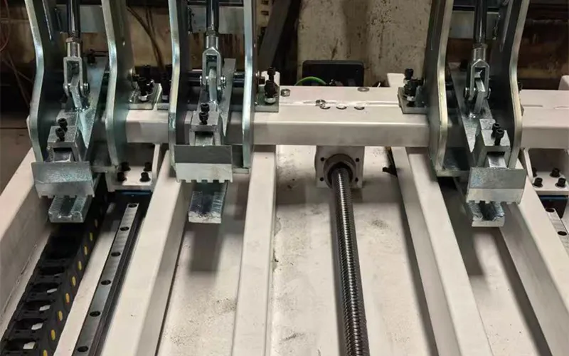Sierra de cinta CNC