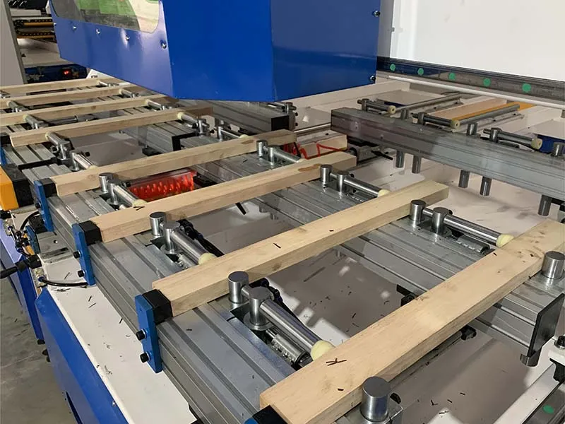 Mortajadora automática de doble mesa