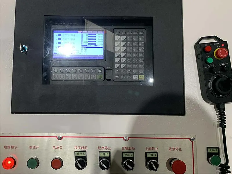 Mortajadora automática de doble mesa