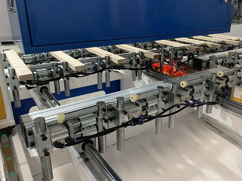 Mortajadora automática de doble mesa