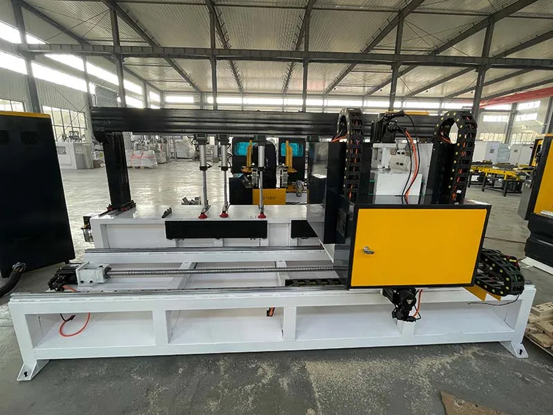 Mortajadora / espigadora CNC (con perforadora lateral)
