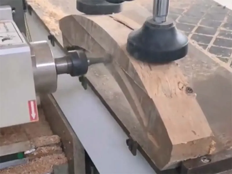 Mortajadora / espigadora CNC (con perforadora lateral)