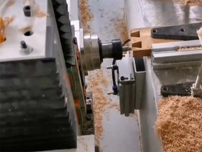 Mortajadora / espigadora CNC (con perforadora lateral)
