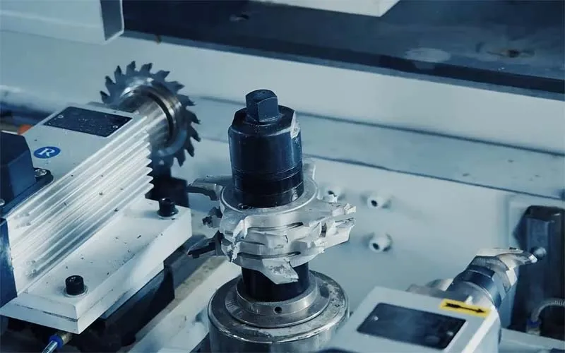 Ranuradora CNC para paneles de pared (una sola cara)