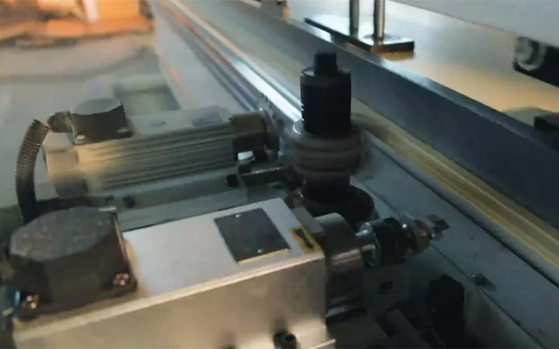 Ranuradora CNC para paneles de pared (una sola cara)